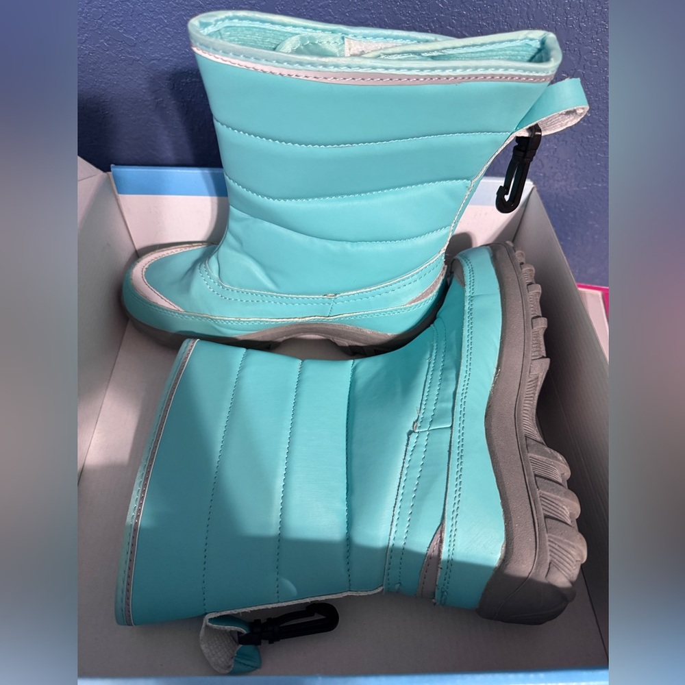 Coldfront Thinsulate insulation Clipper Aqua Snow Boots~Size 6 women’s/Girls~NEW